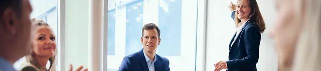 Besprechung von Mitarbeitenden der Schaumann Group